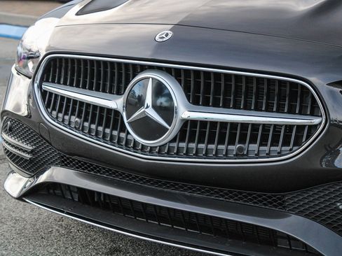 Certified 2025 Mercedes-Benz C 300 4MATIC Sedan image 5