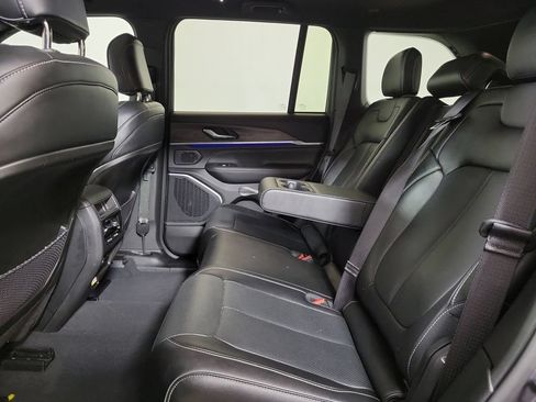 Used 2023 Jeep Grand Cherokee Overland RWD image 23