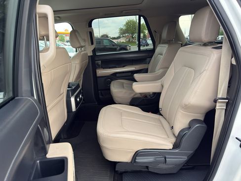 Used 2022 Ford Expedition Max Limited image 12