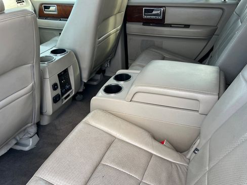 Used 2014 Lincoln Navigator 4WD image 9