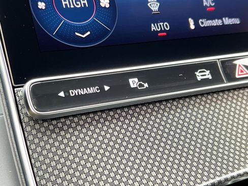 New 2025 Mercedes-Benz C 300 4MATIC Sedan image 32