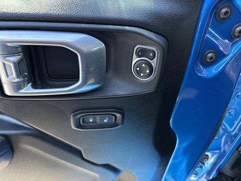 Used 2021 Jeep Wrangler Islander image 13