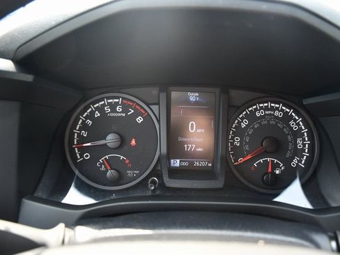 Used 2022 Toyota Tacoma SR image 13