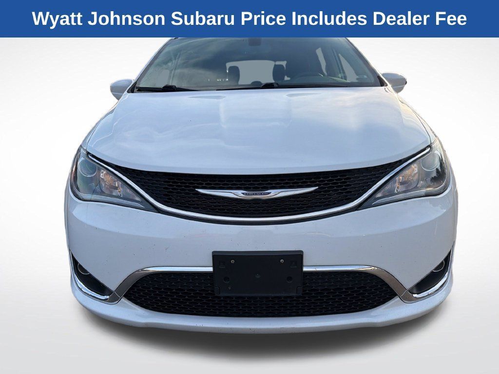 Used 2020 Chrysler Pacifica Touring FWD image 15