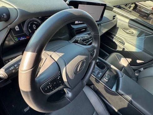 Used 2024 Lexus ES 300h w/ Premium Package FWD image 18