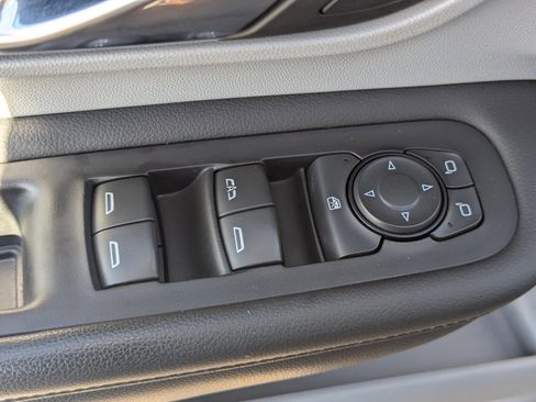 Used 2022 GMC Terrain SLT image 25