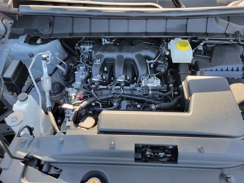 New 2025 Nissan Pathfinder SL image 11