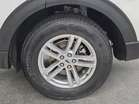 Used 2023 Ford Explorer XLT w/ Equipment Group 202A AWD/4WD image 33