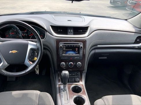 Used 2017 Chevrolet Traverse LT w/ Style and Technology Package FWD image 14