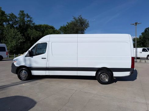Used 2019 Mercedes-Benz Sprinter 170 Cargo w/ Acoustic Package image 2