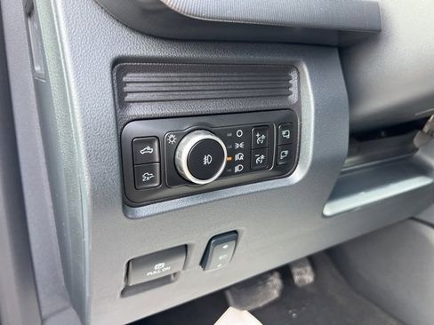 Certified 2025 Ford F350 Platinum w/ FX4 Off-Road Package image 8