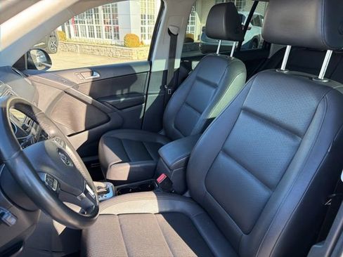 Used 2016 Volkswagen Tiguan SE image 9