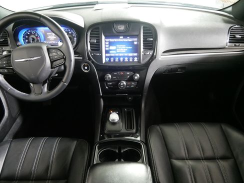 Used 2018 Chrysler 300 S AWD/4WD image 10