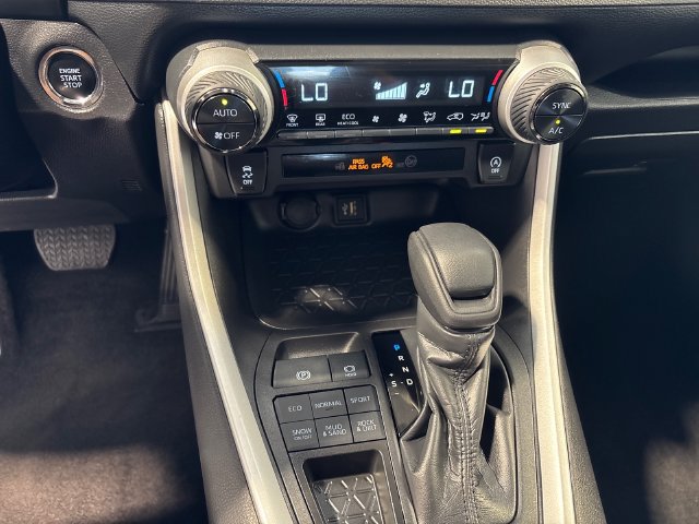Used 2025 Toyota RAV4 XLE AWD/4WD image 13