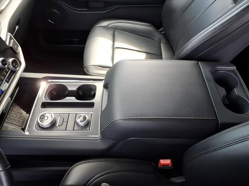 Used 2024 Ford Expedition XLT image 14