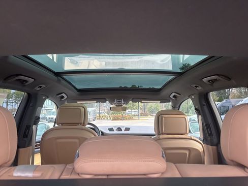 Used 2022 Porsche Cayenne Platinum Edition image 17