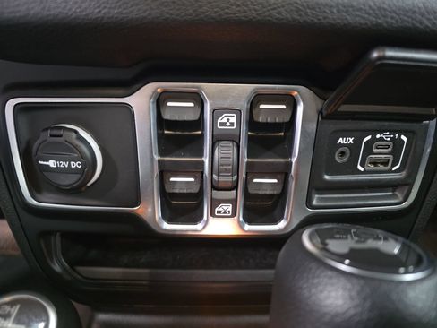 Used 2025 Jeep Wrangler Unlimited Sport AWD/4WD image 26
