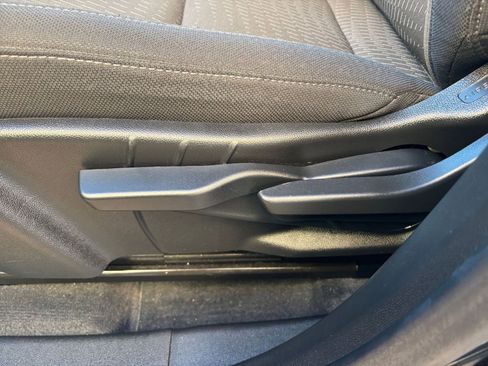 Used 2025 Chevrolet Equinox LT image 23