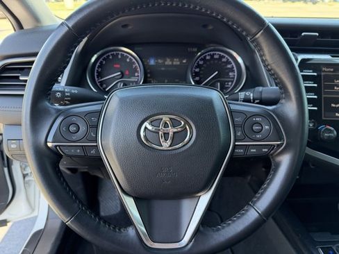 Used 2020 Toyota Camry XLE image 13