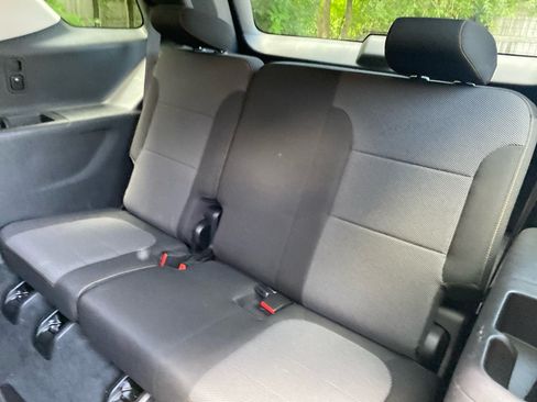 Used 2021 Chevrolet Traverse LT FWD image 18