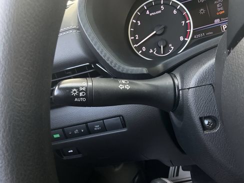 Used 2025 Nissan Sentra SV FWD image 28