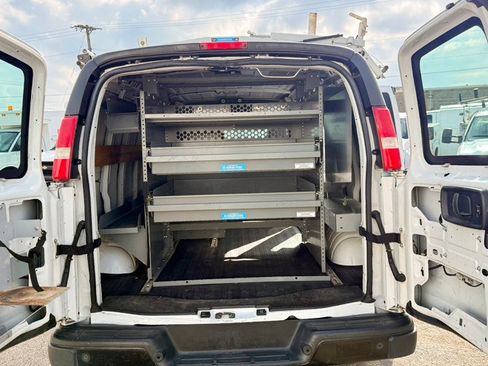 Used 2018 Chevrolet Express 2500 w/ Driver Convenience Package RWD image 9