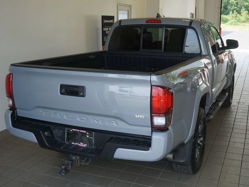 Used 2019 Toyota Tacoma TRD Sport AWD/4WD image 12
