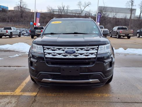 Used 2019 Ford Explorer XLT image 3