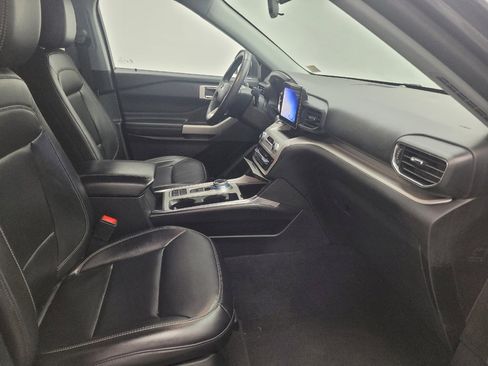 Used 2024 Ford Explorer XLT w/ Equipment Group 202A image 21