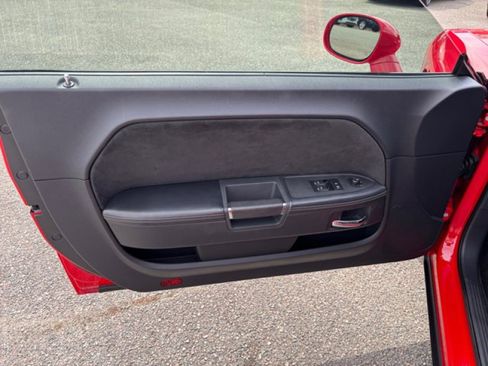 Used 2009 Dodge Challenger SRT8 RWD image 19