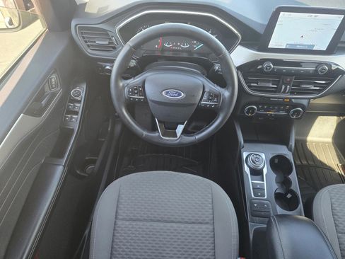 Used 2022 Ford Escape SE w/ SE Sport Appearance Package image 10