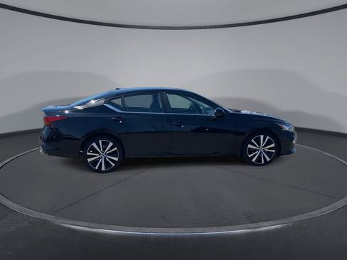 Used 2020 Nissan Altima 2.0 SR FWD image 2