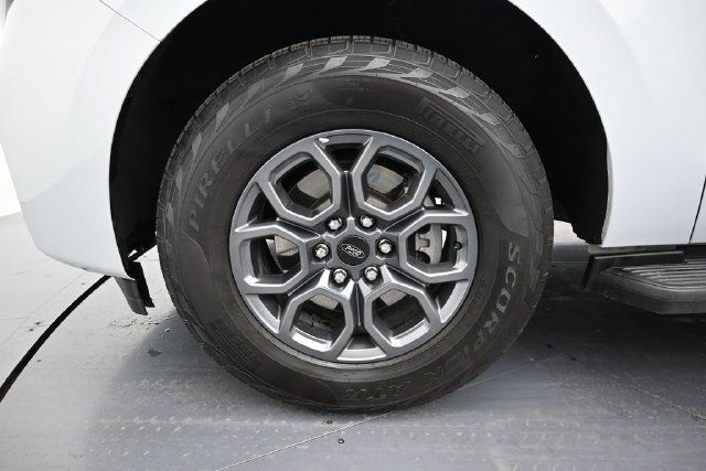 Used 2025 Ford Expedition Active RWD image 9