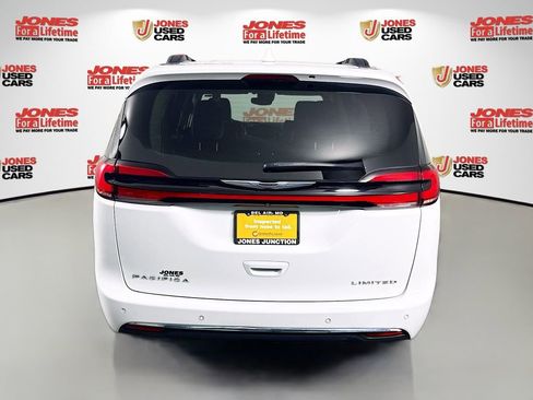 Used 2022 Chrysler Pacifica Limited FWD image 18
