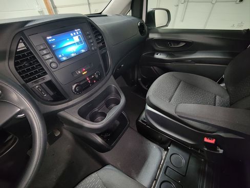 Used 2022 Mercedes-Benz Metris image 23