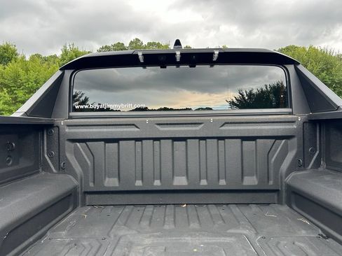Used 2025 GMC Hummer EV 3X AWD/4WD image 28