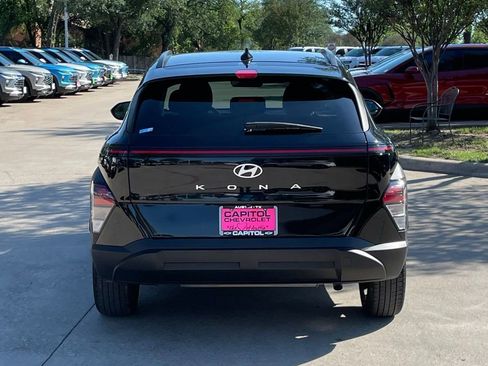 Used 2025 Hyundai Kona SEL FWD image 5
