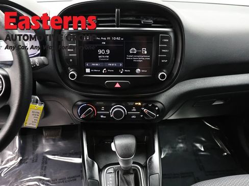Used 2025 Kia Soul LX w/ LX Technology Package FWD image 12
