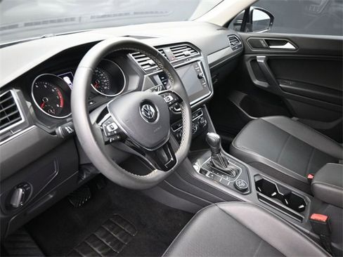 Used 2021 Volkswagen Tiguan SE image 18