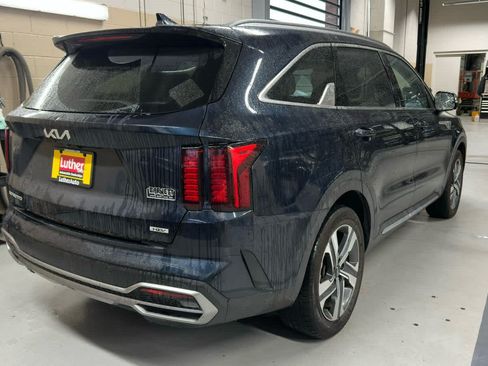 Used 2023 Kia Sorento EX AWD/4WD image 2