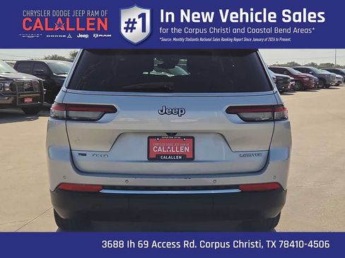 Used 2022 Jeep Grand Cherokee L Limited AWD/4WD image 13
