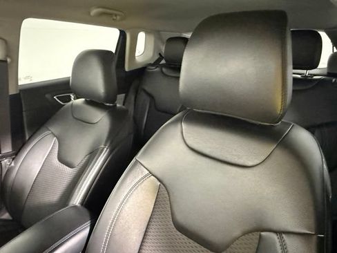 Used 2022 Jeep Compass Latitude w/ Convenience Group AWD/4WD image 32