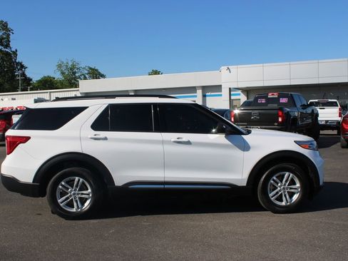 Used 2023 Ford Explorer XLT w/ Equipment Group 202A AWD/4WD image 11