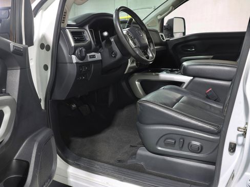 Used 2017 Nissan Titan PRO-4X w/ Pro-4x Convenience Package image 79