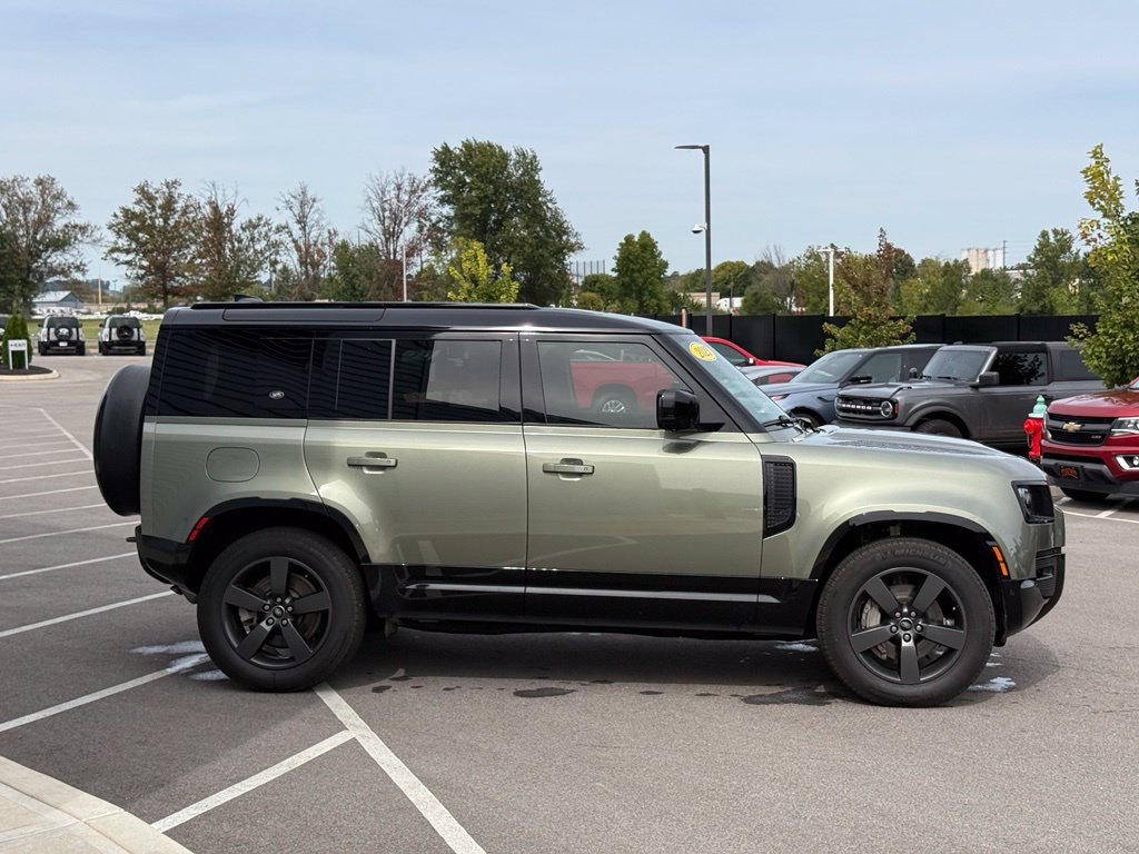 Used 2023 Land Rover Defender 110 X-Dynamic SE AWD/4WD image 4