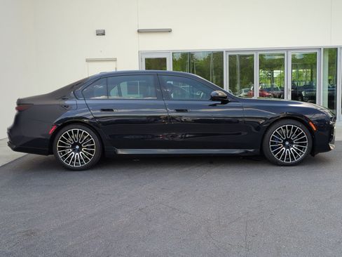 Used 2025 BMW 760i xDrive w/ Luxury Rear Seating Package AWD/4WD image 10