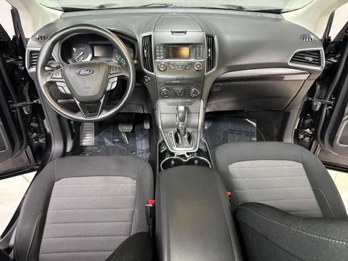 Used 2018 Ford Edge SE FWD image 2