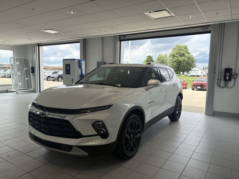 Used 2023 Chevrolet Blazer LT w/ Convenience Package FWD image 6