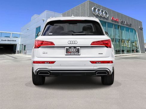 Used 2023 Audi Q5 2.0T Premium w/ Convenience Package AWD/4WD image 3