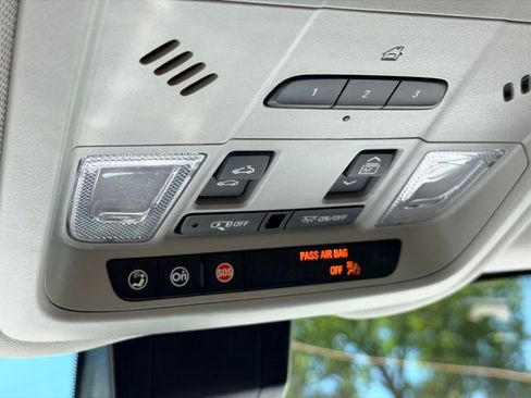 Used 2023 Chevrolet Equinox Premier AWD/4WD image 17